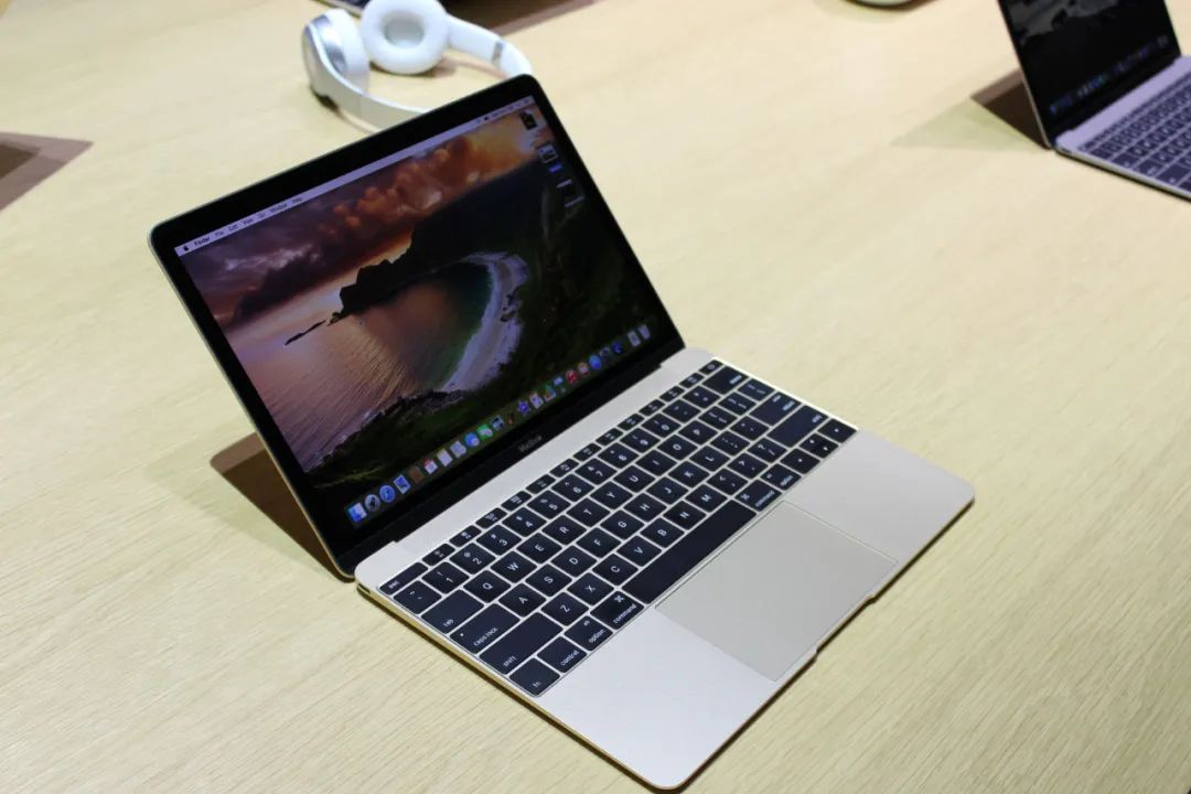 美国男子感染新冠住院身亡,美国男子感染新冠死亡