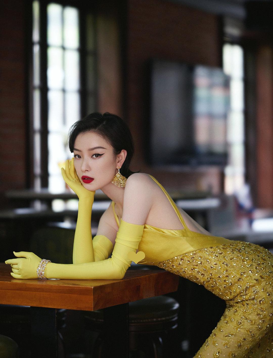 迪丽热巴穿礼服出席活动,迪丽热巴穿礼服散气场