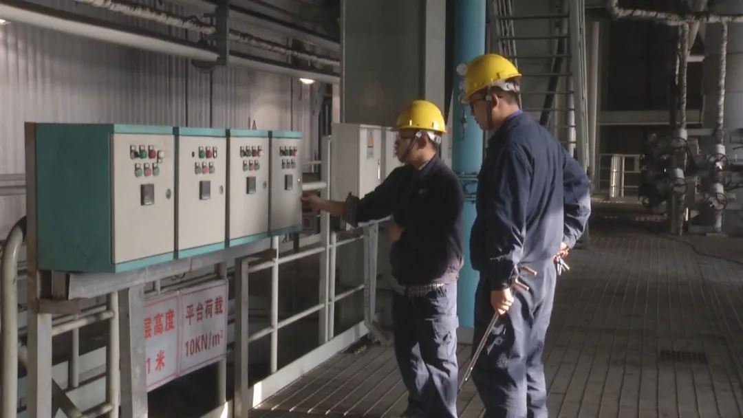 *疆新**楚星能源发展有限公司：坚守岗位过春节的发电工人