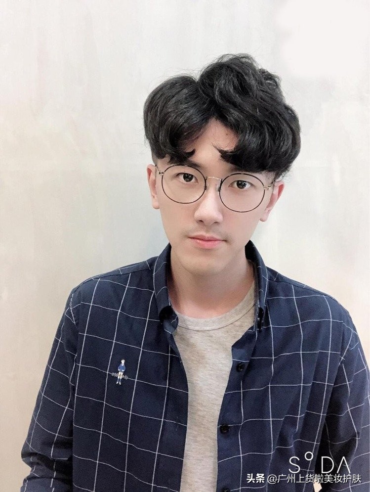 三款热搜的男生清爽露额头发型!让女孩对你刮目相看
