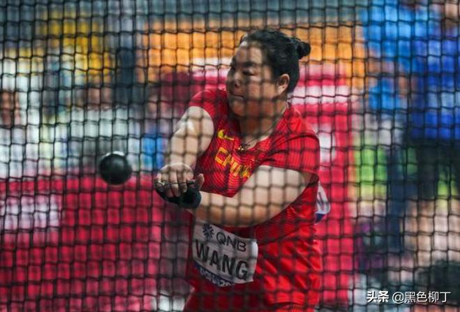 中国田径首金！王峥链球夺冠，女子百米中国输0.02秒无缘奖牌