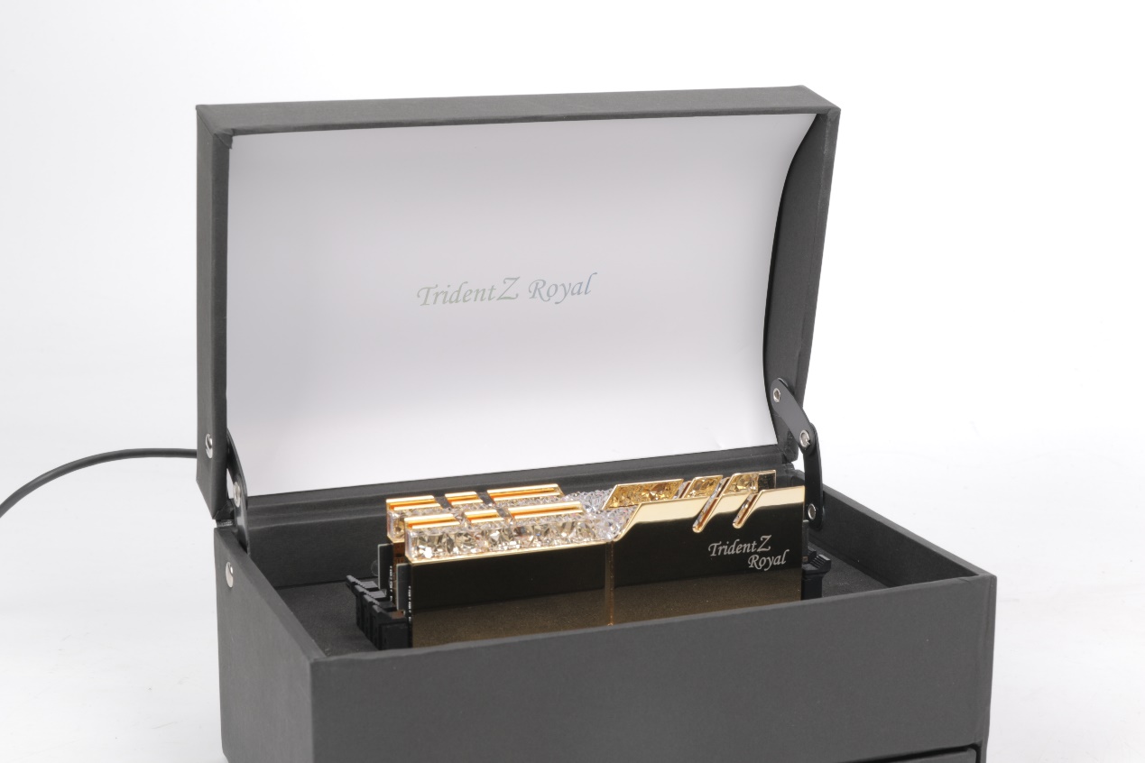 内存芝奇皇家戟16gb3600开箱,芝奇皇家戟ddr43200内存条能超频嘛