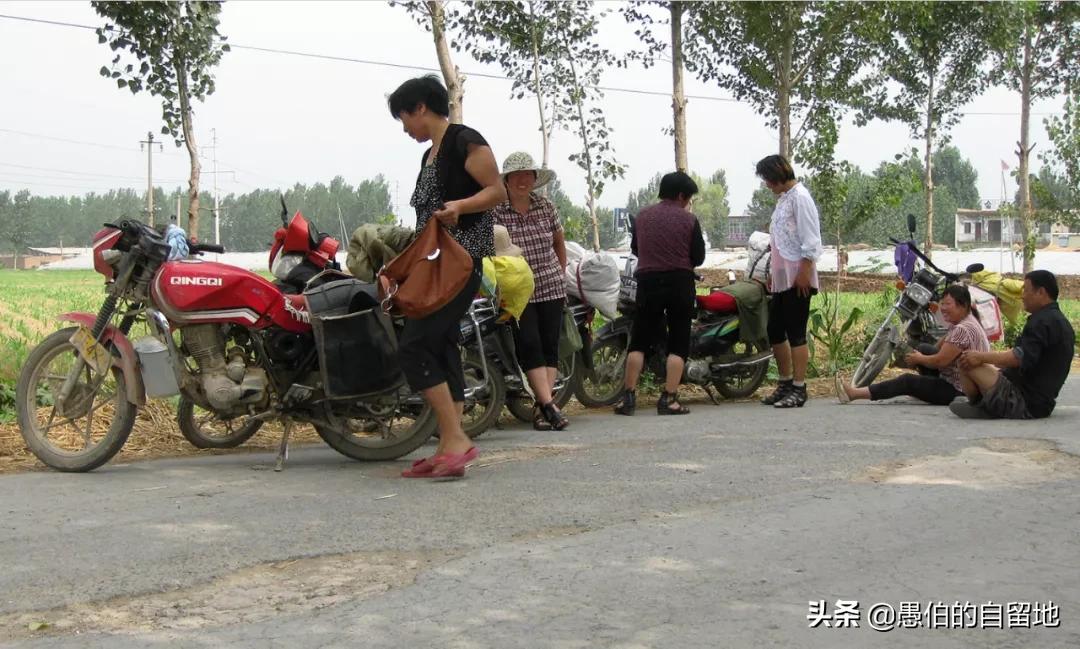家人照顾脑梗老父亲真实的视频,老爸得了脑梗变得跟孩子样