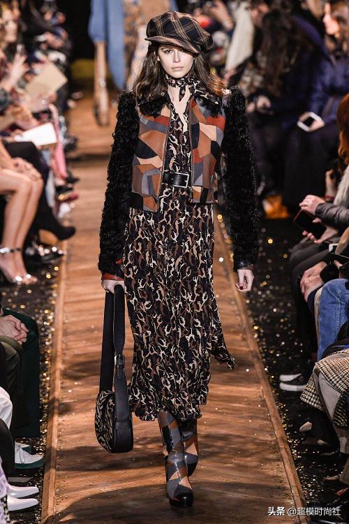 gigi刘雯同台,刘雯走秀惹争议