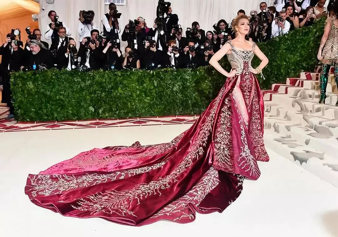 lv包为什么是奢侈品,万元lv包包