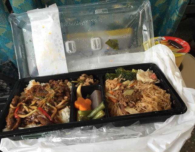 高铁上的盒饭为什么这么难吃,高铁上的盒饭为什么那么贵