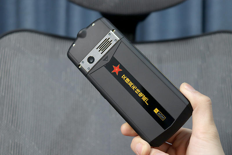 砸碎老诺记的碑，我辈岂是蓬蒿人！AGMM5攀登版三防老人机体验