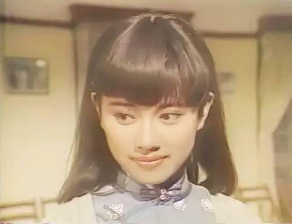 被「毁」过，她反而更迷人了