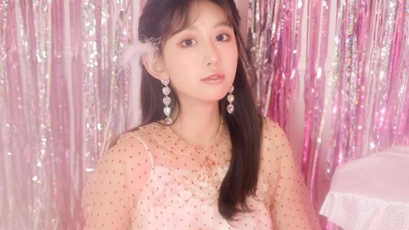 当女生喜欢你时会做出什么表现,内向女生喜欢你的最有特征的表现