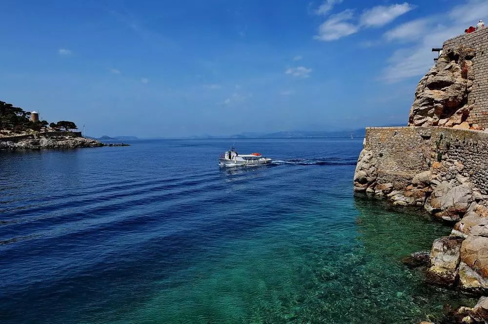 爱琴海的海是甜的还是咸的,爱琴海蓝跟什么蓝相似
