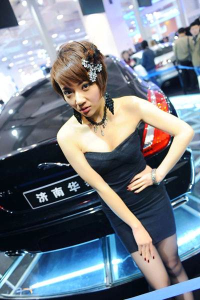 中国足球宝贝张馨予,张馨予潘霜霜周韦彤