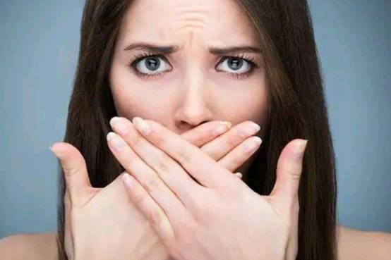 女生身上有烟臭味是怎么回事,身上很香但是有异味