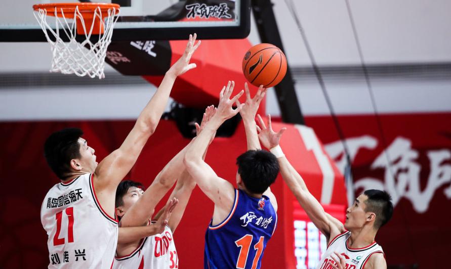 又输了！*疆新**惨遭三连败，高层两个错误决定，将冲冠队变为二流