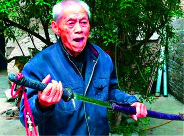 抗战老兵缴获一把日本军刀全集,抗日老兵缴获日军高级军官武士刀