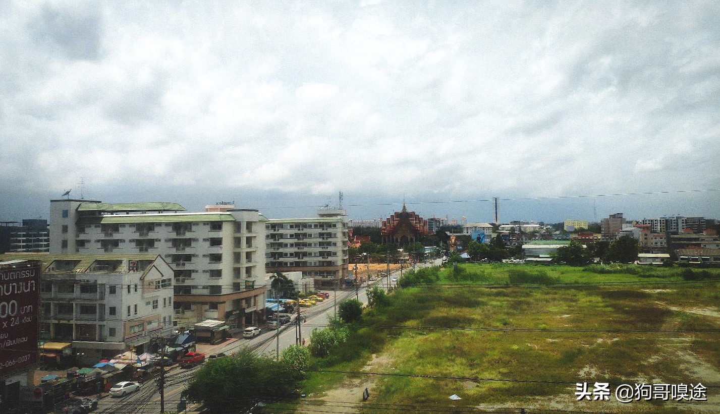 芭提雅灯红酒绿夜生活,夜晚的芭提雅真的是灯红酒绿