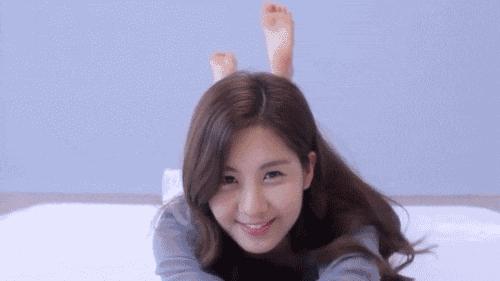 搞笑GIF：妹子，你在练什么呢，我去陪你啊