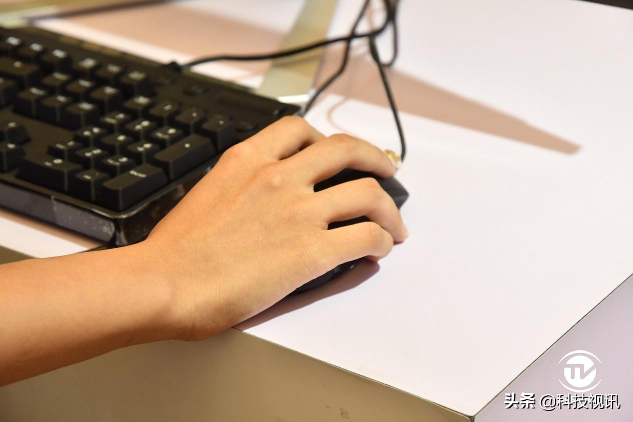 罗技k845和g610机械键盘哪个好,罗技键盘g512和g610哪个好