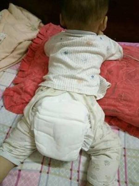 冬天宝宝睡觉脚丫很热正常吗,爸爸哄宝宝睡觉蹑手蹑脚