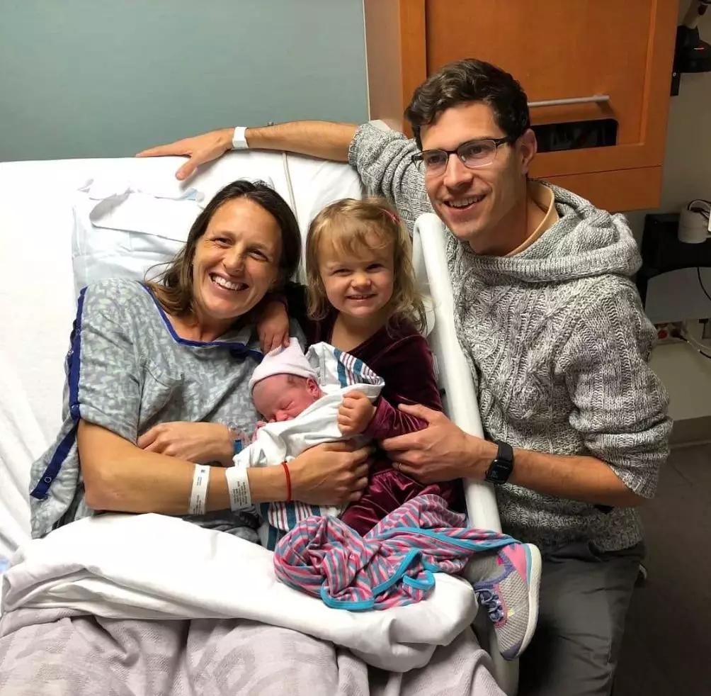 生孩子前11天,她跑了一场全马,3小时07分完赛