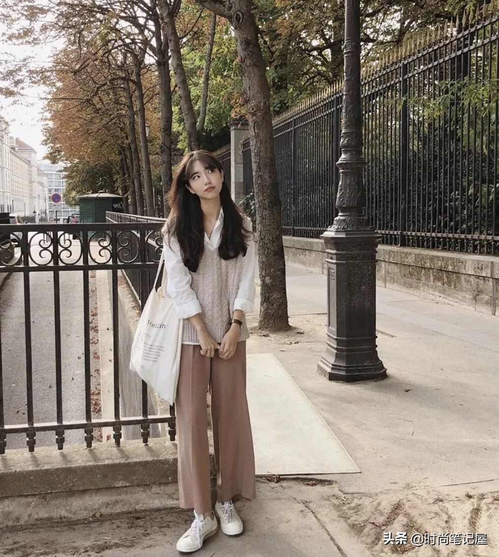 爆款撞色慵懒风毛衣穿搭,毛衣衬衫外套长款慵懒风穿搭
