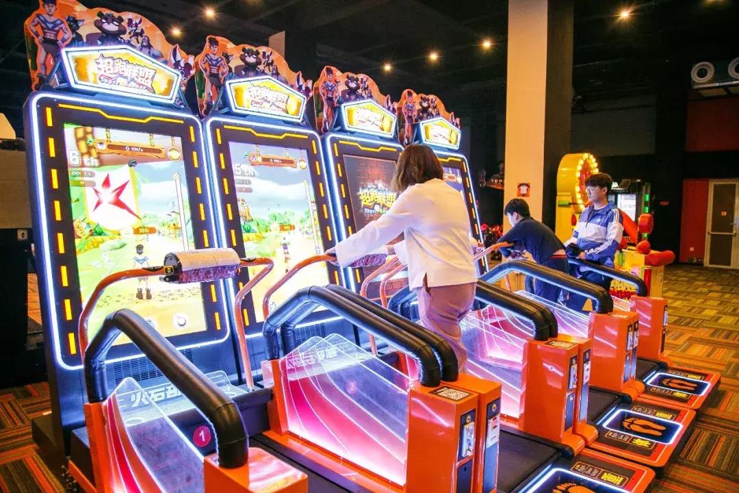蹦床乐园闯关攀岩,蹦床馆嗨玩