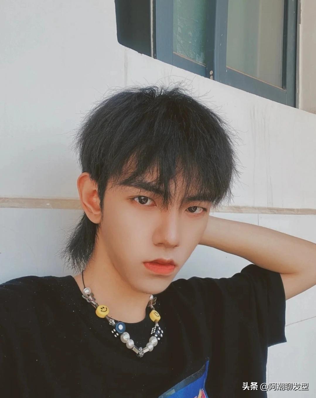 40多岁的发型2021年最流行的发型,2021年最流行的发型短发卷发减龄