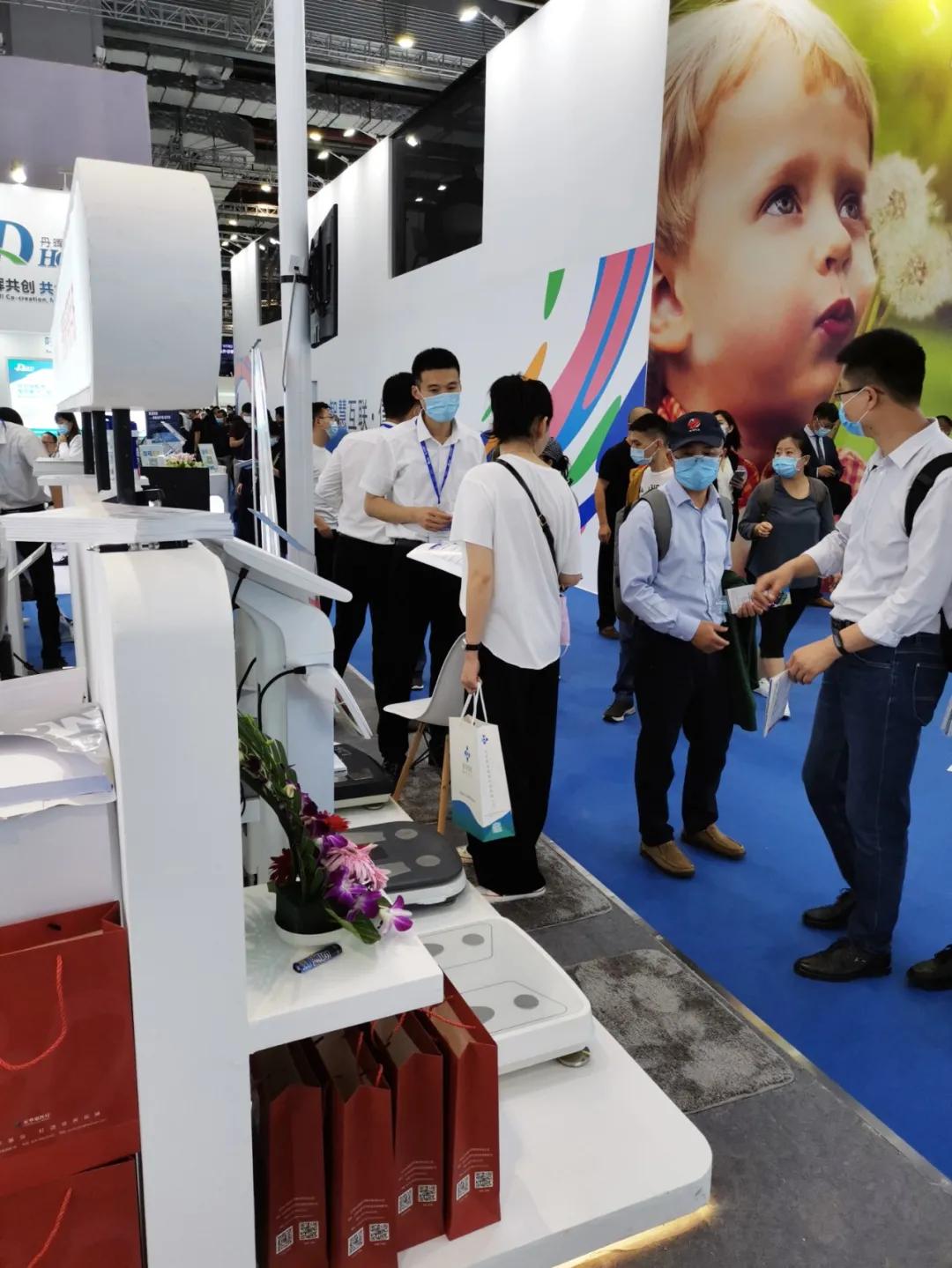 东华原医疗CMEF回顾：三十年峥嵘岁月，拥未来奋勇前行