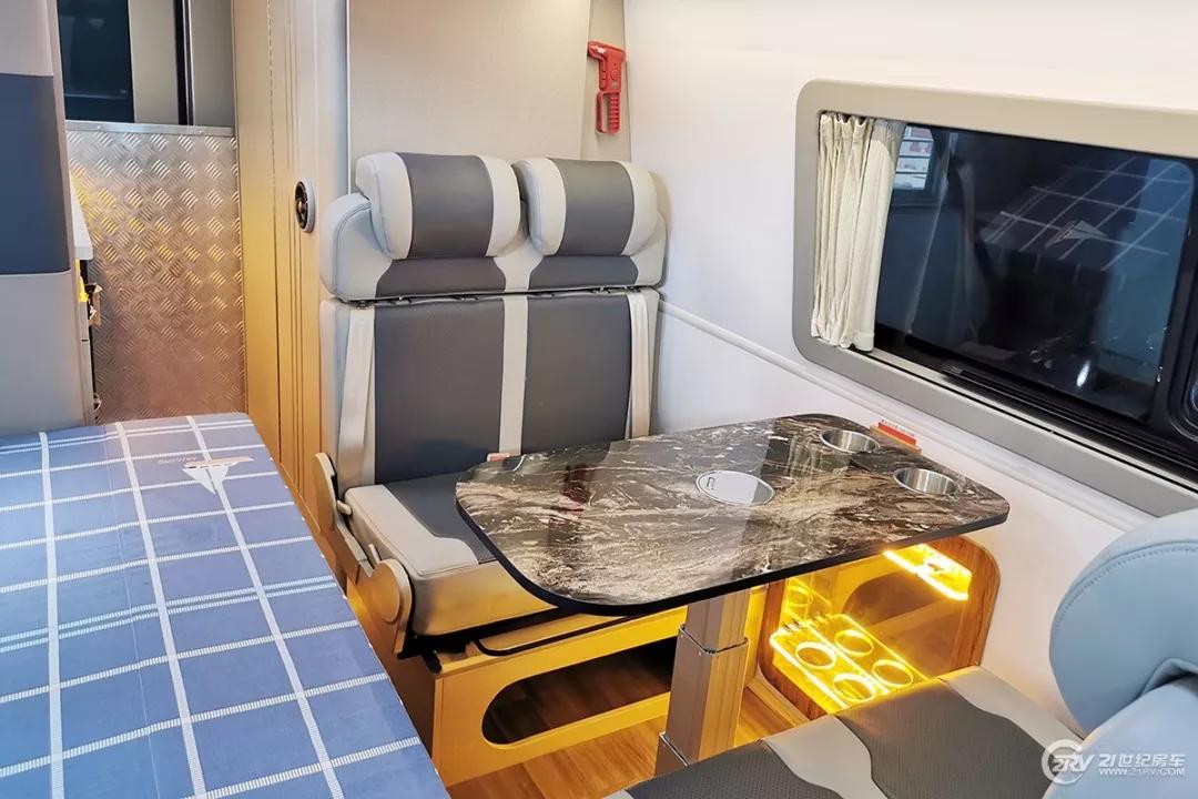 21款上汽大通原厂v80b型房车,六座六卧大通v80长轴高顶b型房车