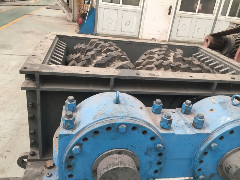 双齿辊破碎机装置,双齿辊制砂机设备