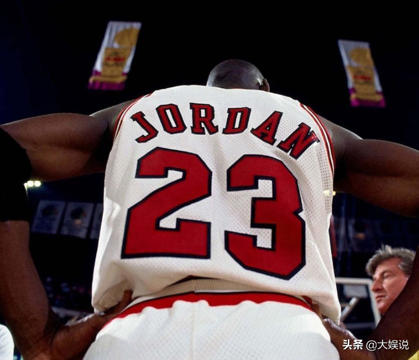 NBA历史上最伟大的五个球衣号码，23号球衣不一定敢穿？