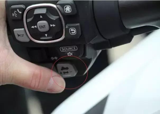 延续四十余载霸主,骑售价45.8万的本田金翼是怎样一个体验!