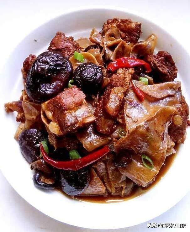 红烧鲳鱼大杂烩做法,鲁菜烧鲳鱼的做法