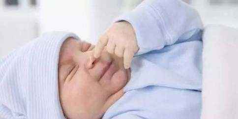 新生儿鼻子有鼻屎怎么清理最有效,新生儿鼻子里的鼻屎怎样清理