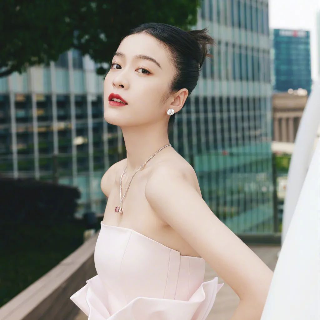 小五官扁平脸适合什么风格,塌鼻扁平脸