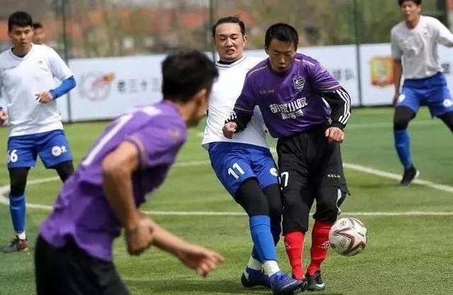 踢球遇到很猛的对手怎么办,踢球遇到实力强的队伍怎么办