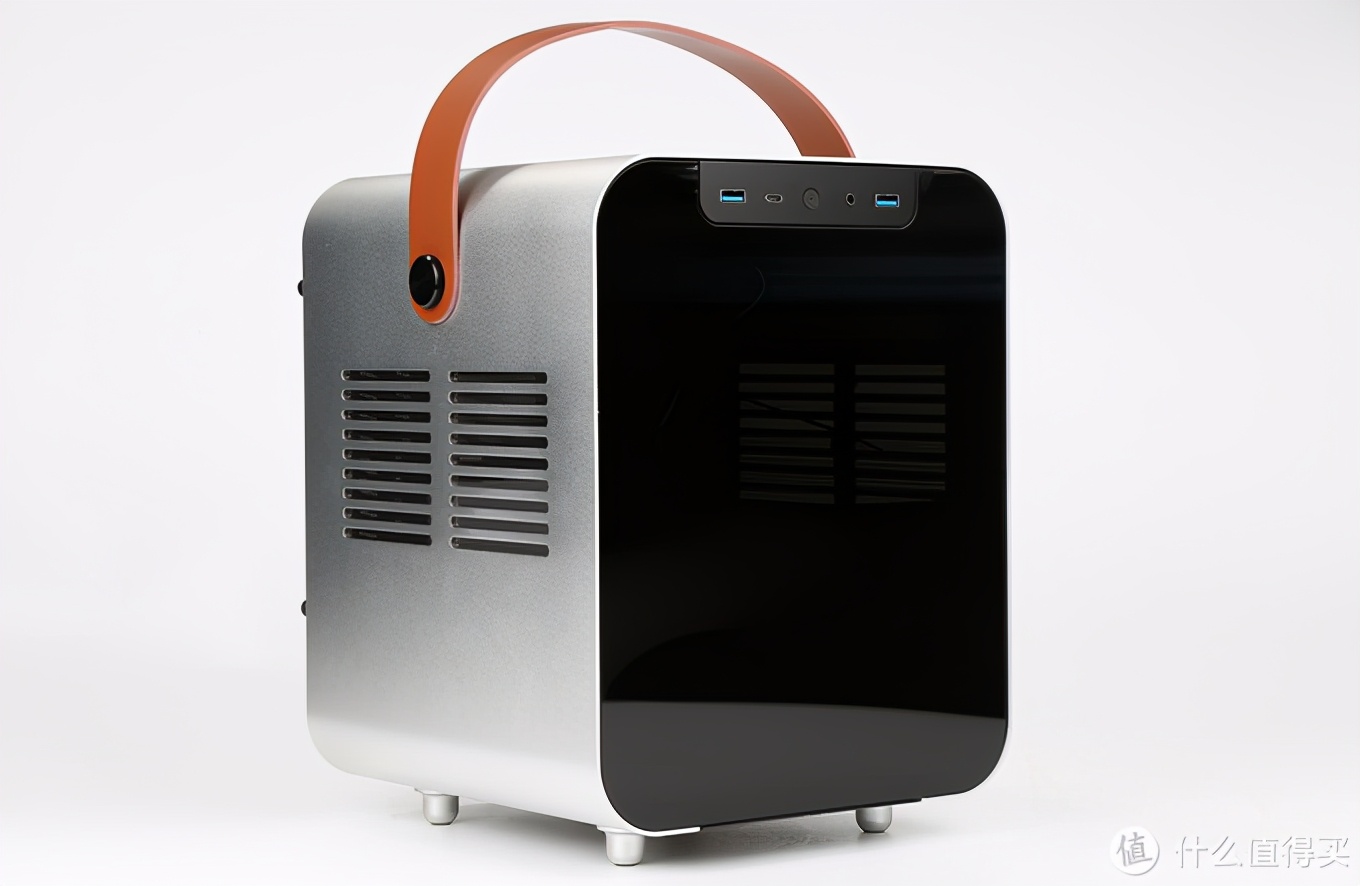 一台可以玩大型游戏的主机,可以拎起来的电脑主机