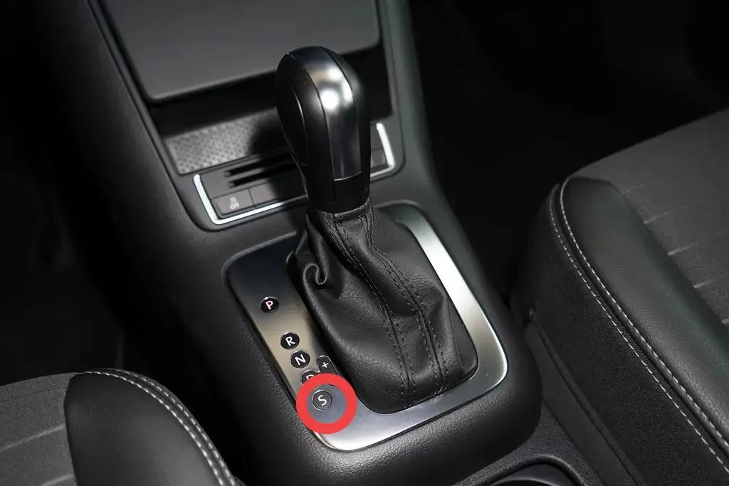 开自动挡下陡坡的正确方法,开自动挡车下坡路的正确方法