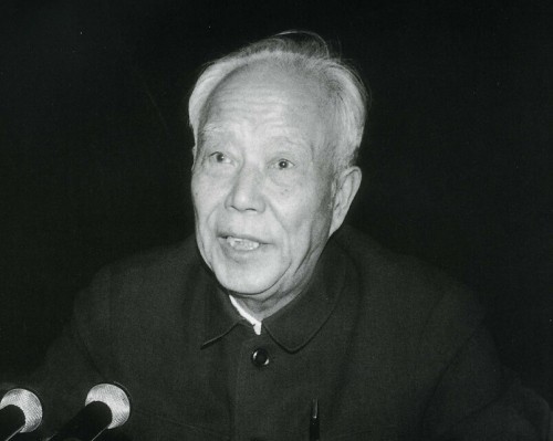 北京饭店建到14层时，中央警卫来找：威胁到中南海，赶快停工