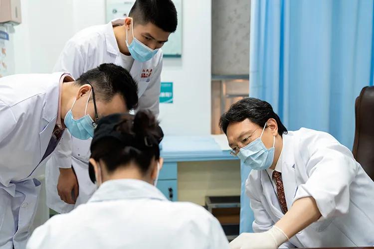 如果医疗界也举办奥运会任东林一定是肛肠项目上的世界冠军