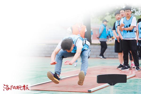 洛阳中招体育考试跑步800米,洛阳中招体育考得差能补考吗