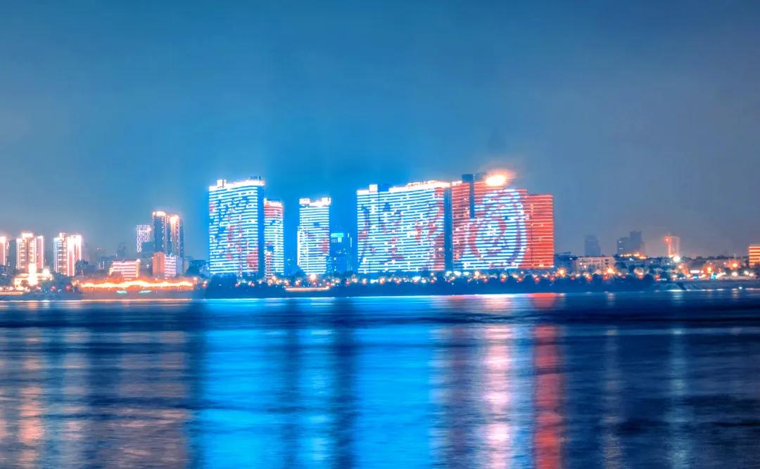 谁最帅气谁最氧气？谁江景最靓谁屋顶最美？万达广场，美好给你