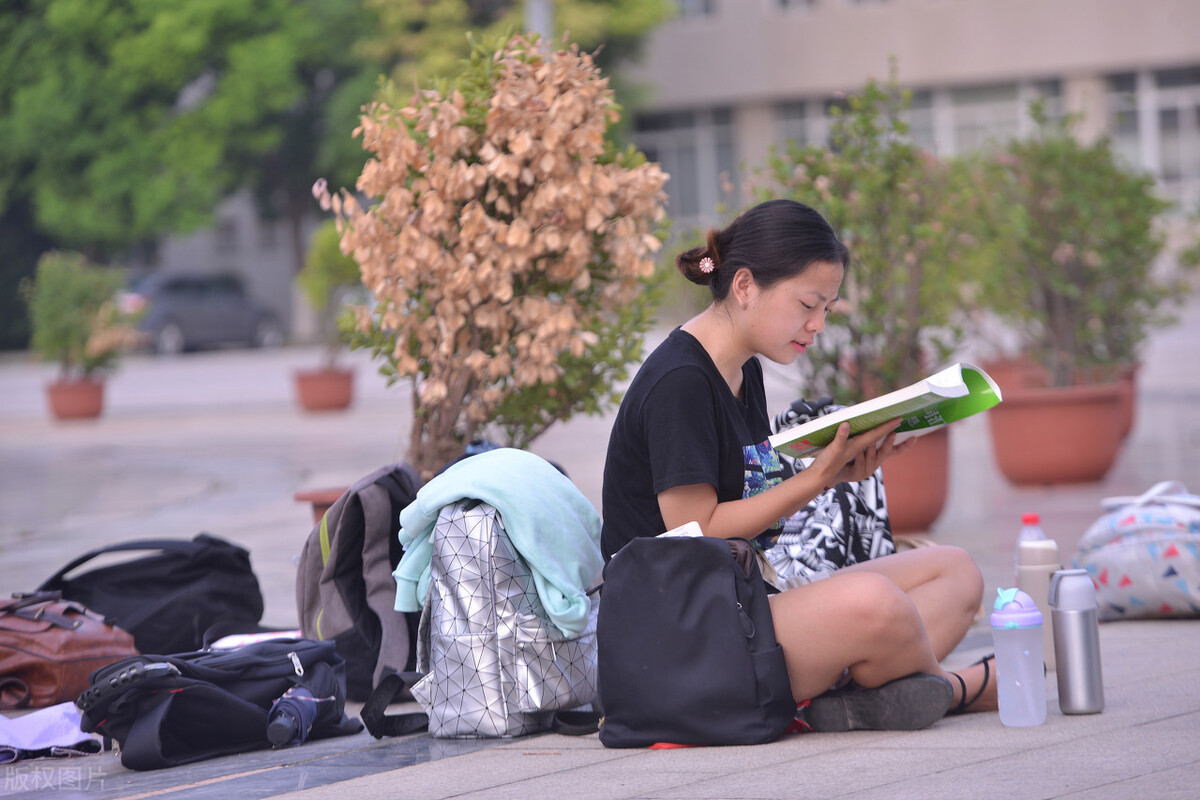 女生学软件工程专业有前途吗,软件工程专业的女生适合考研吗