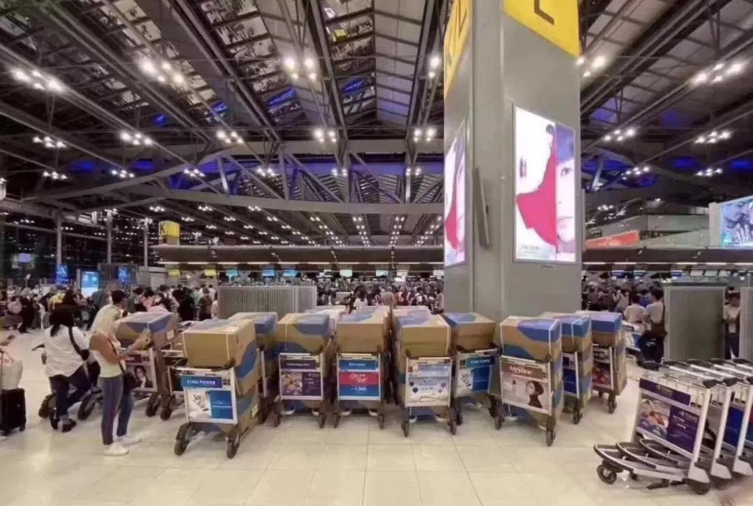 四川导游组成爱心联盟全球扫货，“人肉”带回上万抗疫物资捐赠