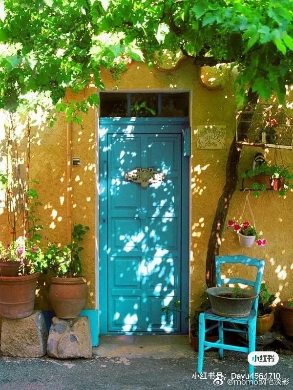 90后小姐姐在家里画画,90后小姐姐画画图片