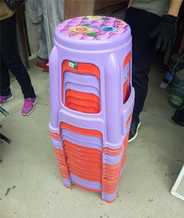 塑料凳子中间的洞图解,塑料凳子的小圆洞