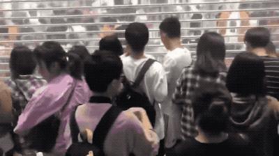 优衣库全员kaws抢衣,全员抢购优衣库kaws是真的吗