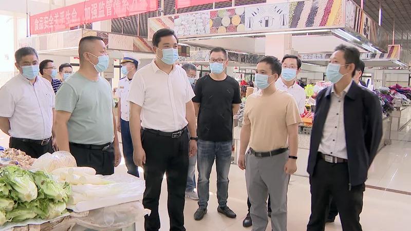 市场局领导检查节前食品安全,区领导检查节前安全生产