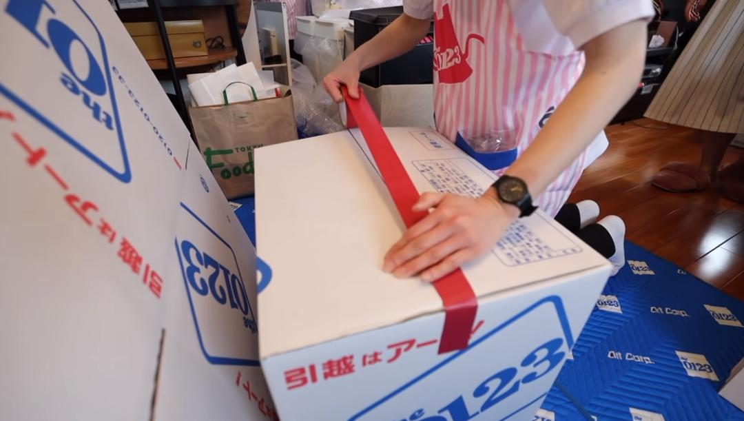 “变态”到极致的日本人，连搬家都不放过，网友拍下全过程！