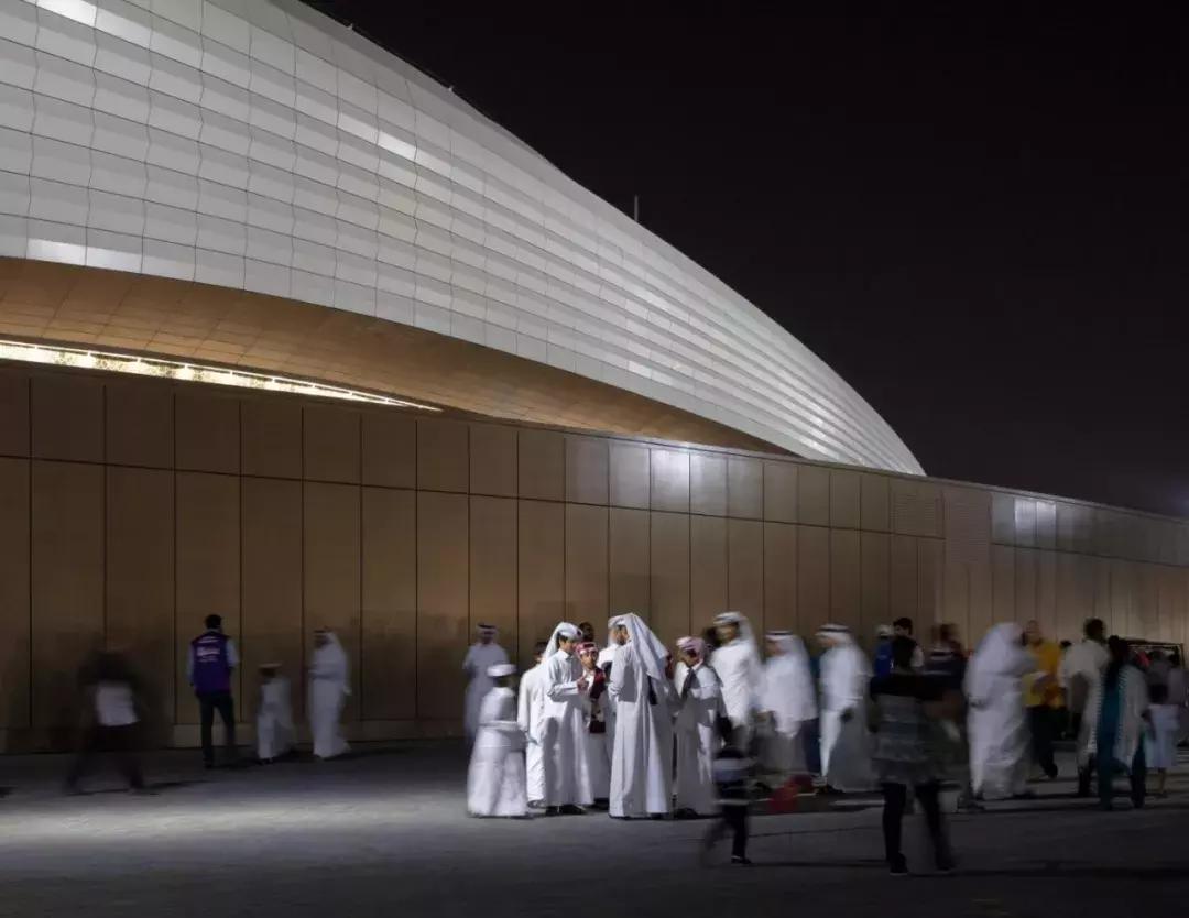 扎哈设计的卡塔尔世界杯主会场,扎哈卡塔尔