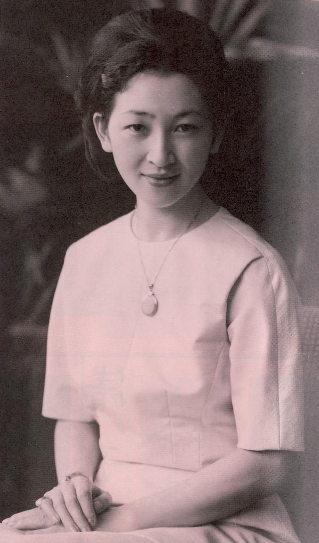 明仁天皇退位后，皇后美智子要改称皇太后吗？